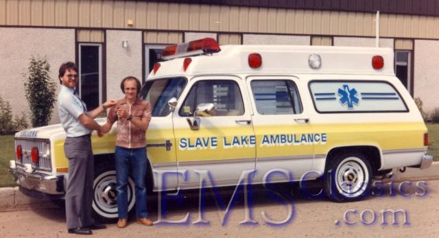 00483A011982GMSuburban,SlaveLakeAB.jpg