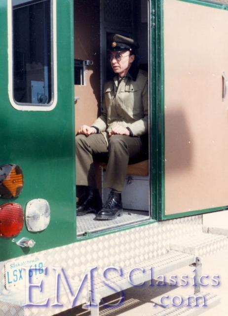 00733PEV06foldingrearstepforshackledprisoners.jpg
