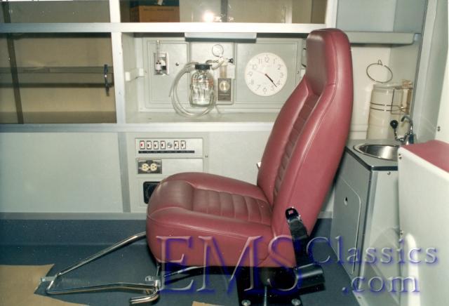 01387S06sinkbehindmedicseat.jpg