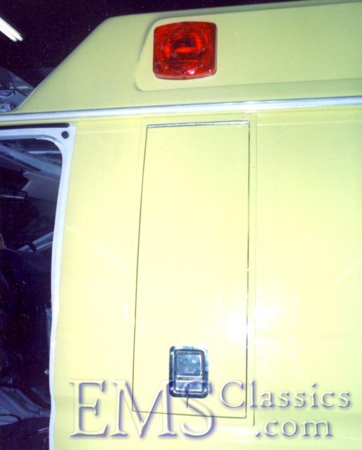01554A05,experimentalsparetirecompartment.jpg