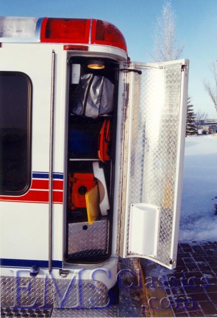 01797NE08,rightclamshellcompartment.jpg