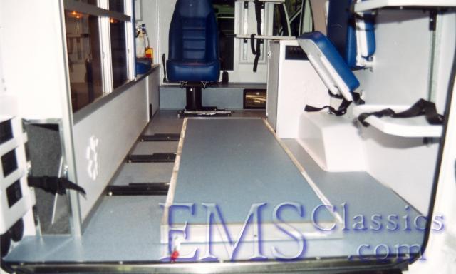 02533A06thecotcanbemovedclosertothemedicsseat.jpg