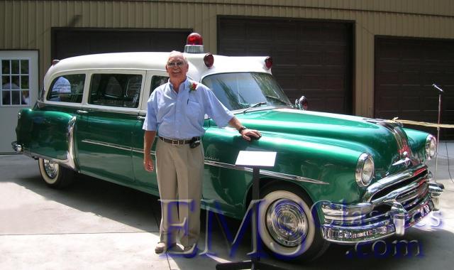 02GrandOpening,LenLangloisandhis1954SuperiorPontiac.JPG