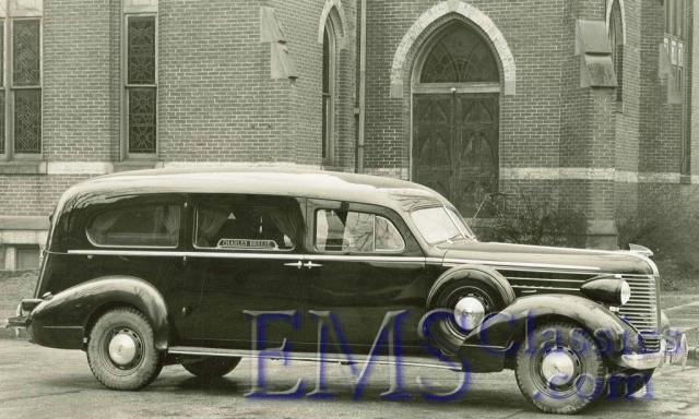 1930sSilverKnightstownPontiac,BreeseFH,photoDrRogerWhitex.jpg