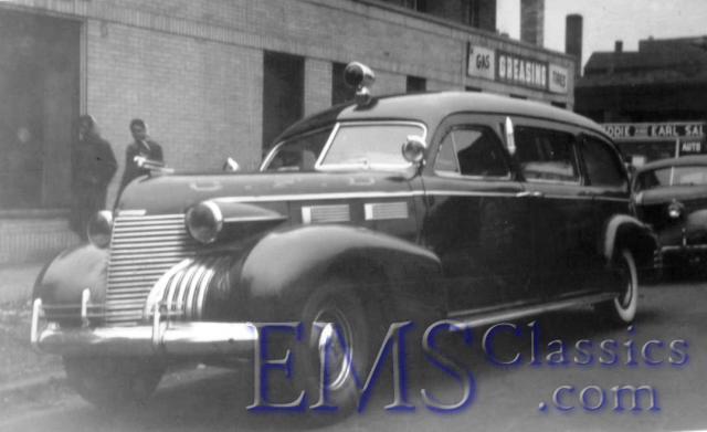 1940MeteorCadillac,ChicagoIL,redgreenheadlightlenses,photoWaltMcCall.jpg