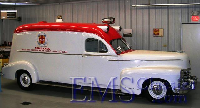 1947Cadillacwith1938Knightstownbody01,AmherstburgON.JPG