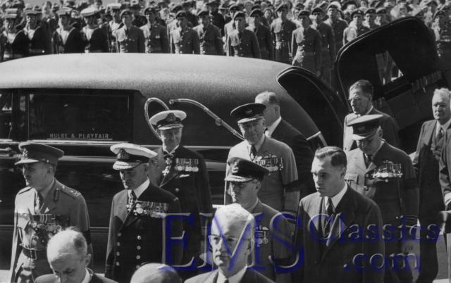 1950MillerCadillac,PrimeMinisterWilliamLyonMacKenzieKingatParliamentBuilding,photoWaltMcCall.jpg