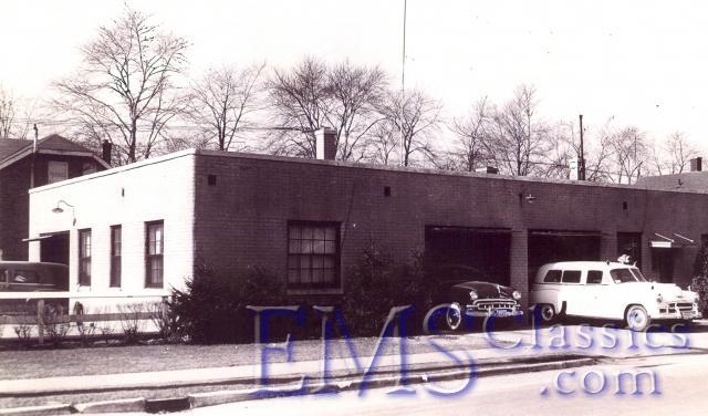 1951Meteor,1950Chevrolet,WindsorON,photoLenLanglois.jpg