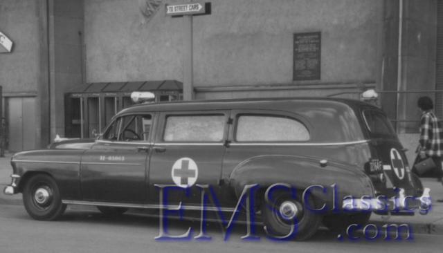 1951Pontiac,CanadianArmy02,atCanadianNationalExhibition,TorontoON,photoWaltMcCall.jpg