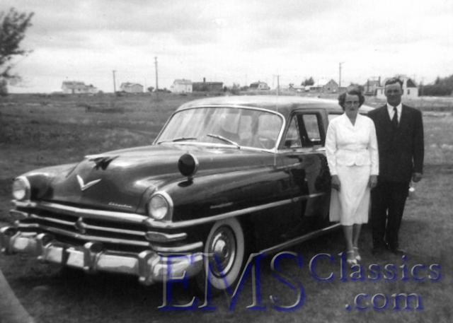1952Chrysler,ReidsAS,GovanStrasbourgSK,BethDarwinReid,photoMerleSawatsky.jpg