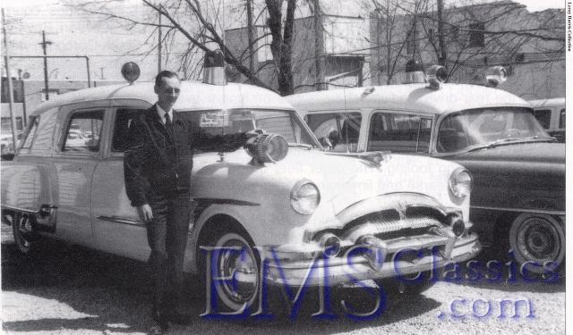 1953HenneyPackard,OverlandParkKS,photoTheProfessionalCar124.jpg