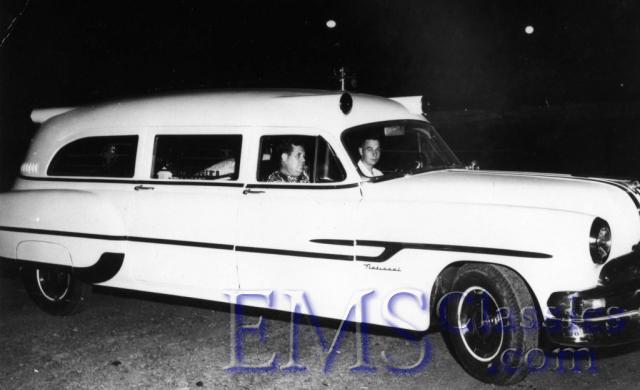 1953NationalPontiac,BobBurkham,DecaturIL,photoDavidBurkhamcomp.jpg