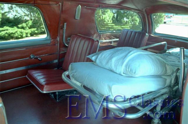 1954HenneyPackard08,notedualjumpseats,TorontoON.jpg