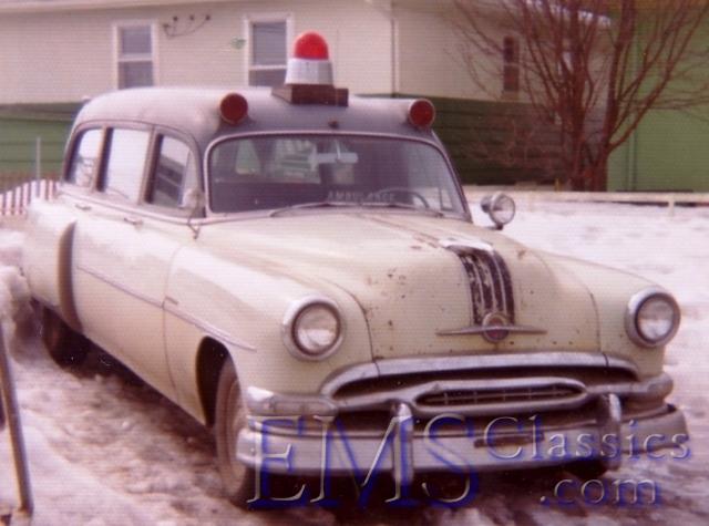 1954SuperiorPontiac02noteplywoodboxunderdomelight.jpg