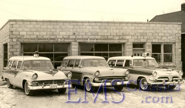 1956Ford,1955Ford,1956Dodge,ABCAmbulance,WindsorON,photoLenLanglois.jpg