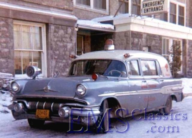 1957SuperiorPontiac,WinnipegMB,photoTerryLange.jpg