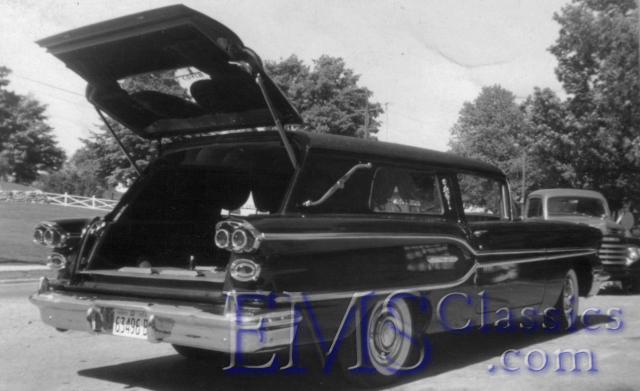 1958JLittlePontiac,JonesFH02,ThorndaleON,photoWaltMcCall.jpg