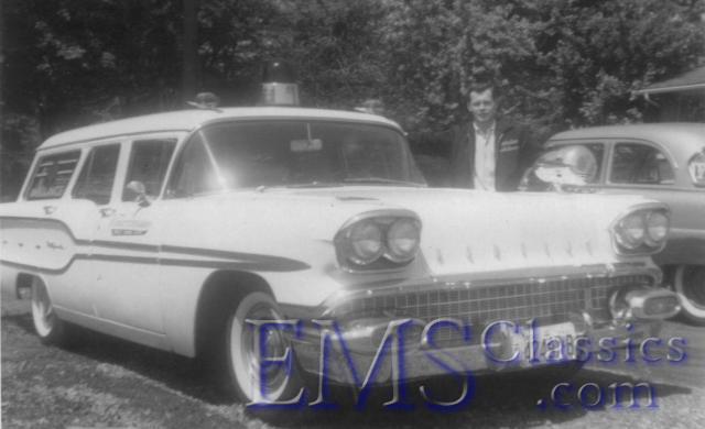 1958Pontiac,WindsorAS,WindsorON,photoWaltMcCall.jpg