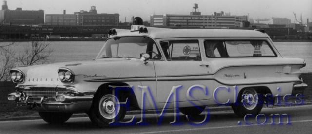 1958WellesAmbulettePontiac,WindsorON,photoWaltMcCallcomp.jpg