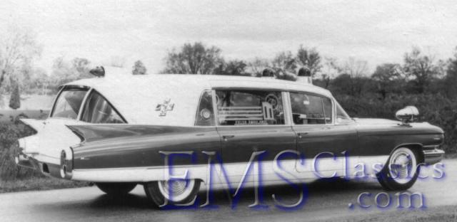 1960SuperiorCadillac,noterearlights,photoWaltMcCall.jpg