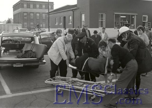 1961PlymouthValiant02,SaskatoonSK,photoSaskatoonLibraryArchives.jpg