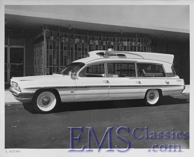 1961SuperiorPontiac,PhRichLitton.jpg