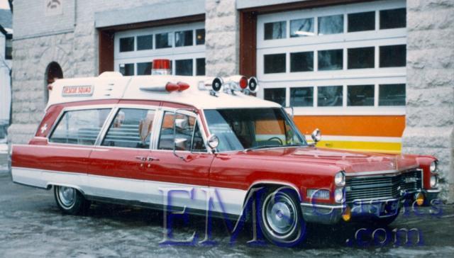1966SuperiorCadillac02,WinnipegMBSpeedway,photocarTerryLange.jpg