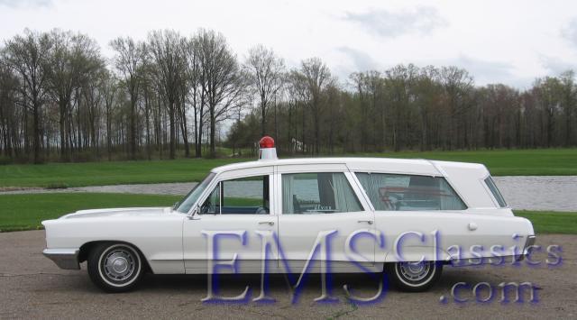 1966SuperiorPontiac03,carphotoRonDevies.JPG