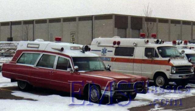 1967SuperiorCadillac,NorthAmericanAmbSales02,BurnsvilleMN,photoTerryLange.jpg