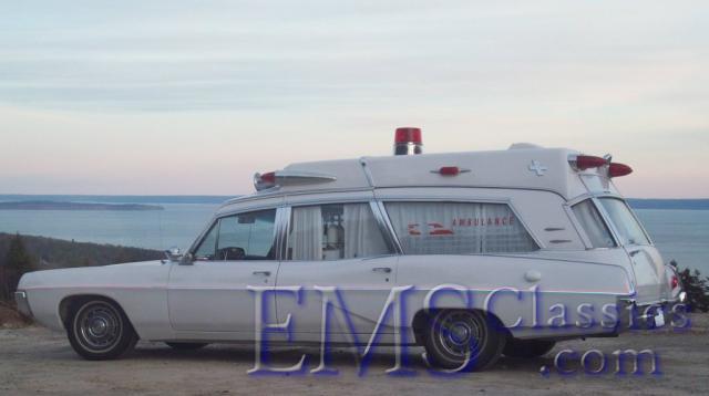 1967SuperiorPontiac,carphotoJeanMarcDugasseeChalkRiverONcomp.JPG
