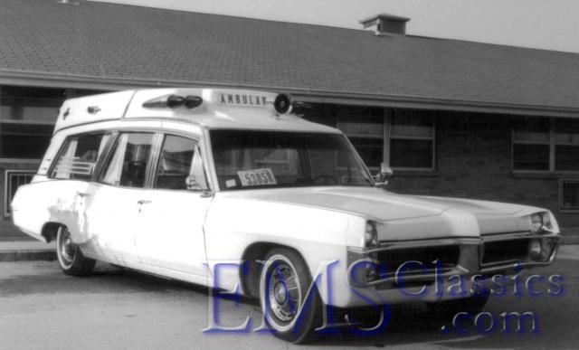 1967SuperiorPontiac,newcardeliverybeaconnotyetinstalled,NiagaraON,photoWaltMcCall.jpg