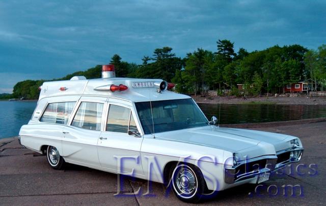1967SuperiorPontiaccarphotoJeanMarcDugasx.JPG