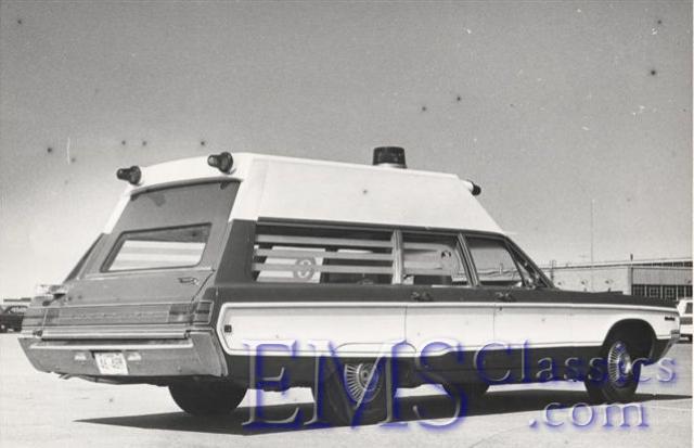 1968StCathChrysler03,phBobDyke.jpg