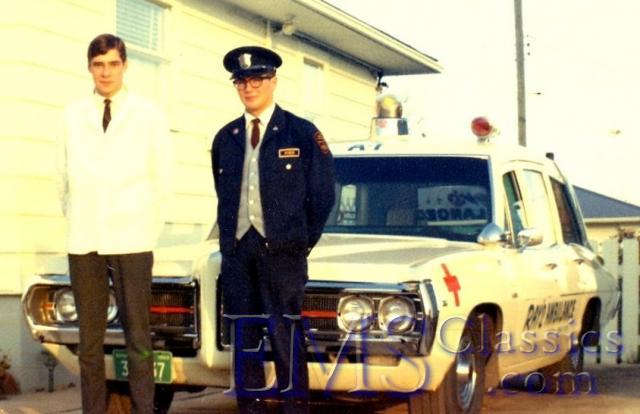 1969SuperiorPontiac,WarrenReimerKenSawatsky,SaskatoonSK.jpg