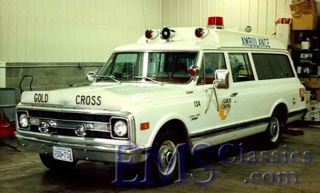 1969WayneChevroletSuburban,GoldCross,RochesterMN,photoDrRogerWhite.jpg