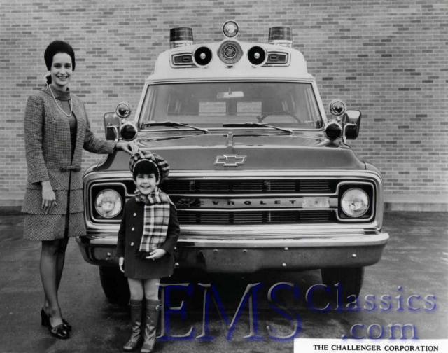 1970GMSuburban02,photoDavidBurkhamcomp.jpg
