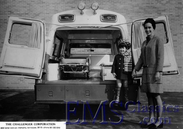 1970GMSuburban03,photoDavidBurkhamcomp.jpg
