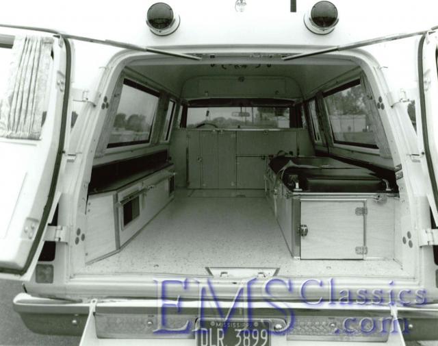 1970PinnerChevroletSuburban02,MS,photoDrRogerWhite.jpg