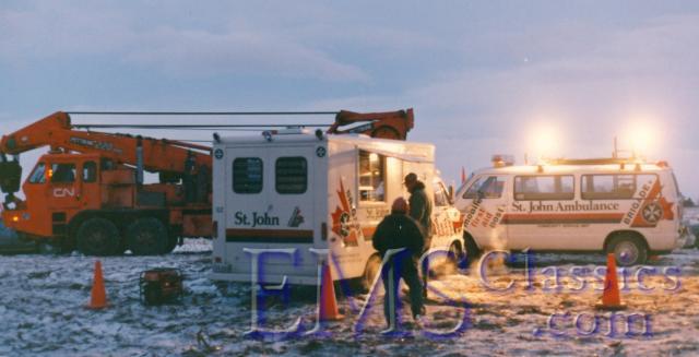1971Ford,1979Dodge,StJohnAmbulance,LondonON,photoPWHarding.jpg