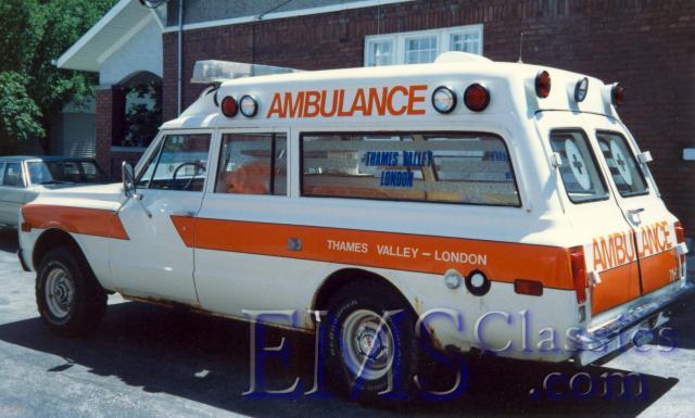 1971StrathroyGMSuburban01ThamesValley,LondonON,photoRomanChorostil.jpg