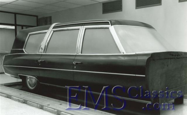 1971SuperiorCrownSovereignCadillac01,claywoodmodel.photoDrRogerWhite.jpg