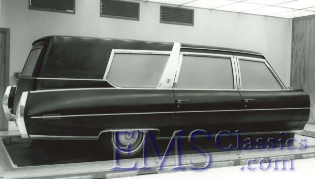 1971SuperiorCrownSovereignCadillac02,photoDrRogerWhite.jpg