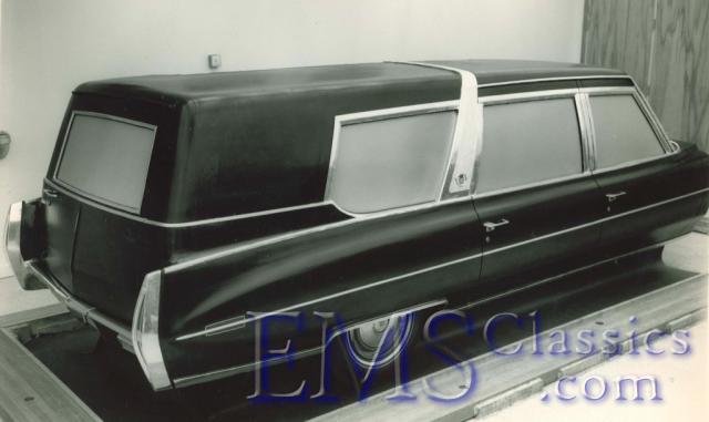 1971SuperiorCrownSovereignCadillac03,photoDrRogerWhite.jpg