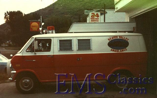1971UniversalMfgFord,TrailBC,photoBillLeverett.jpg