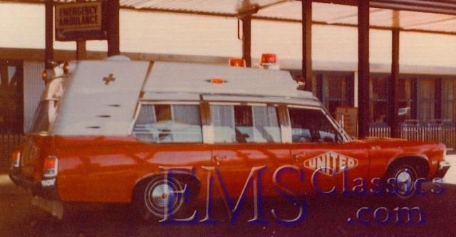 1972SuperiorPontiac,atMisericordiaHospital,WinnipegMB,photoBryanLeach.jpg