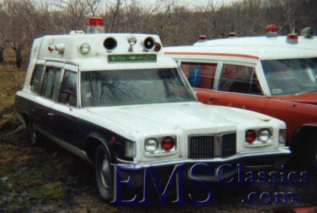 1972SuperiorPontiacatHedgesSales,DaleysAS,ChicagoIL,photoSteveLoftin.jpg