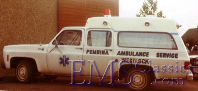 1974StrathroyGMSuburban,PembinaAS,WestlockAB,photoAAOA.jpg