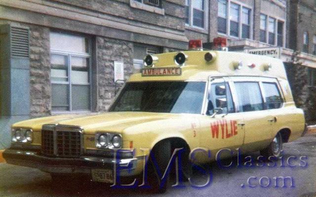 1974SuperiorPontiac01,WinnipegMB,photoTerryLange.jpg