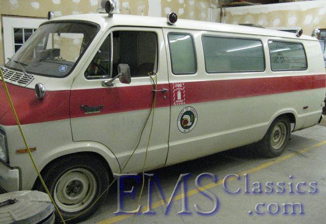 1975AmbucraftInnisfailDodgeCamroseAB01photoLenStelmaschuk.jpg