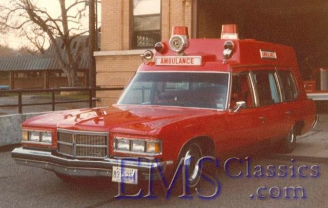 1975SuperiorPontiac,RedWingMN01,photoDrRogerWhite.jpg